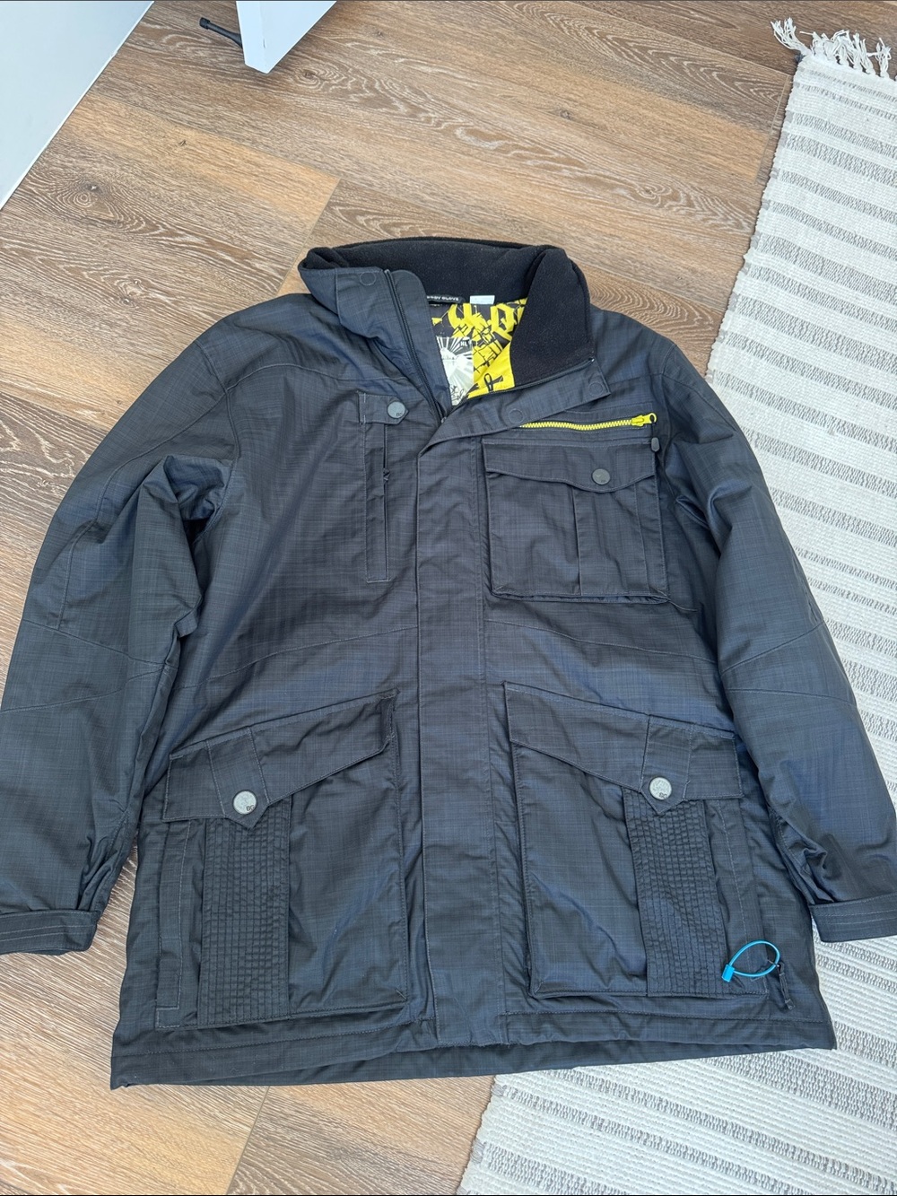 Men’s Body Glove Black Winter Jacket with Yellow Accent. Size XL